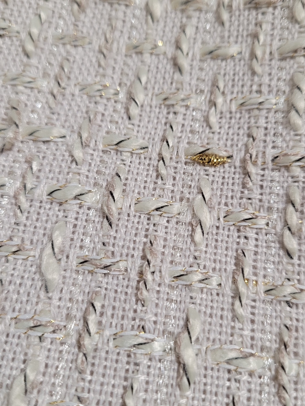 Calvin Klein Cream Tweed Pencil Skirt with Gold Thread Detail Size 4P NEW - Picture 6 of 6